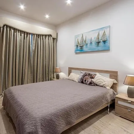 Stunning Luxury 3 Bedroom Apartment